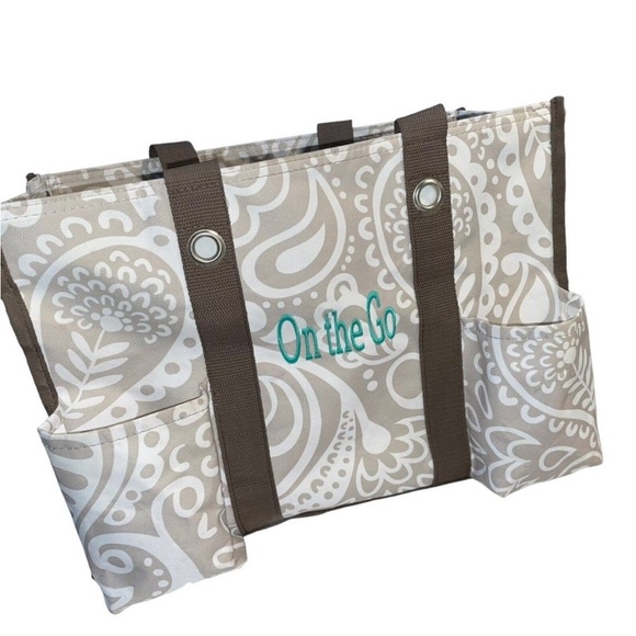 Thirty-One Zip Top Utility Tote in Playful Taupe w/ “On The Go” mono. NEW IN BAG - Picture 1 of 4